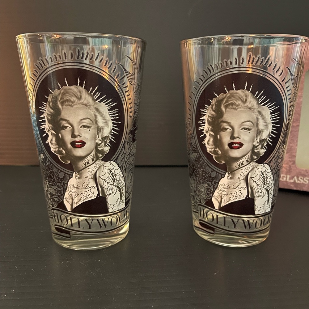 1985 Set Of 2 Marilyn Monroe Glassware 16 oz glasses / Radio Days Hollywood T81